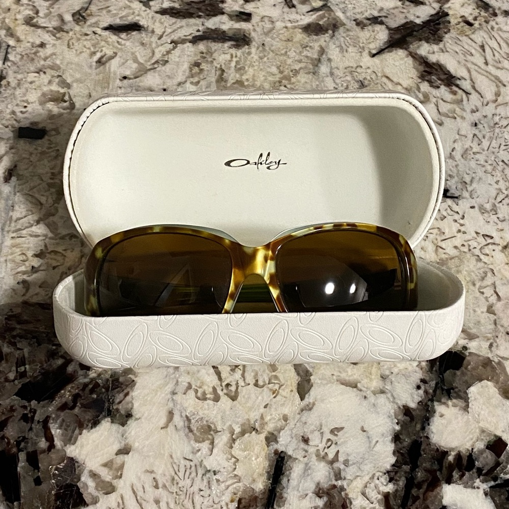 Women’s Oakley Sunglasses - green tortoise